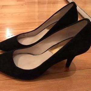 Michael Kors suede mid-pumps